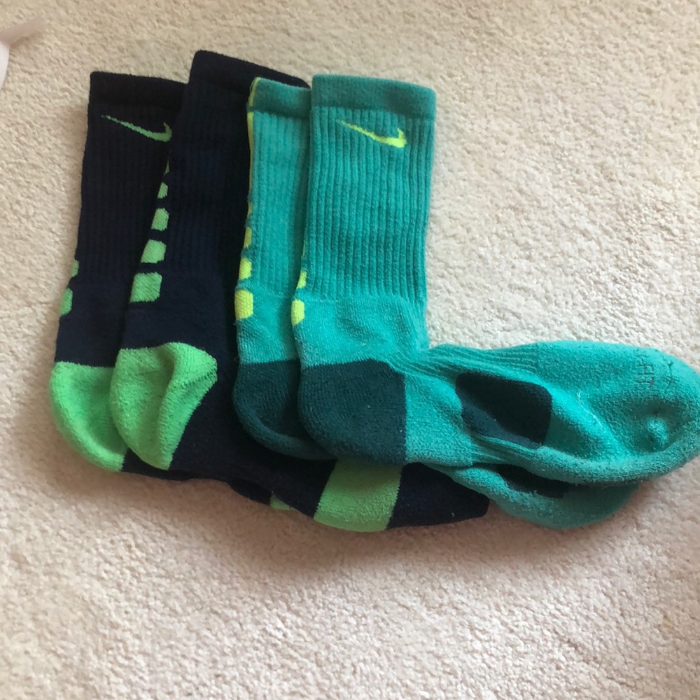 2 pairs of Nike elite socks